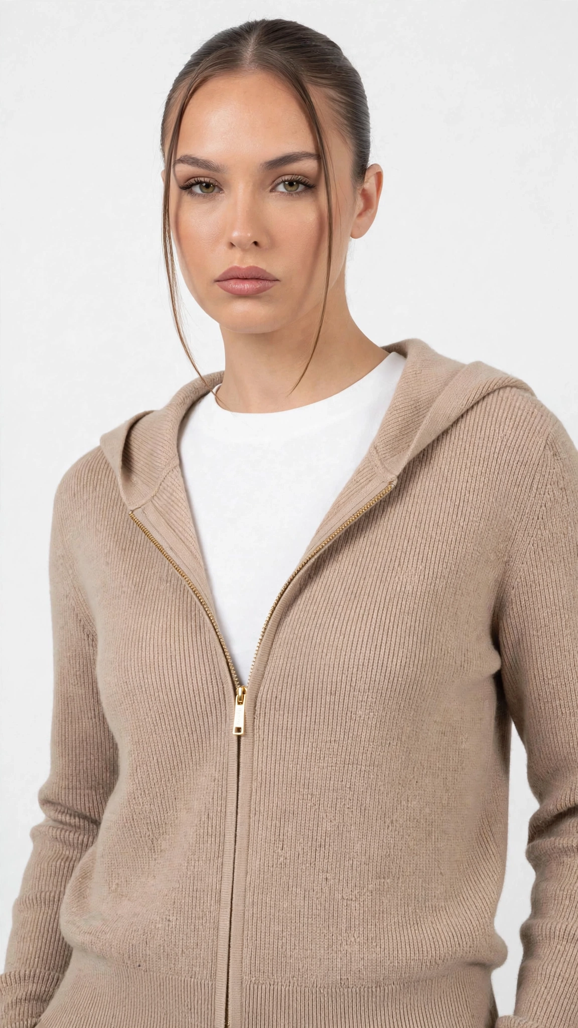 Detailaufnahme eines beigen Hoodies – Materialbild für die Produktseite