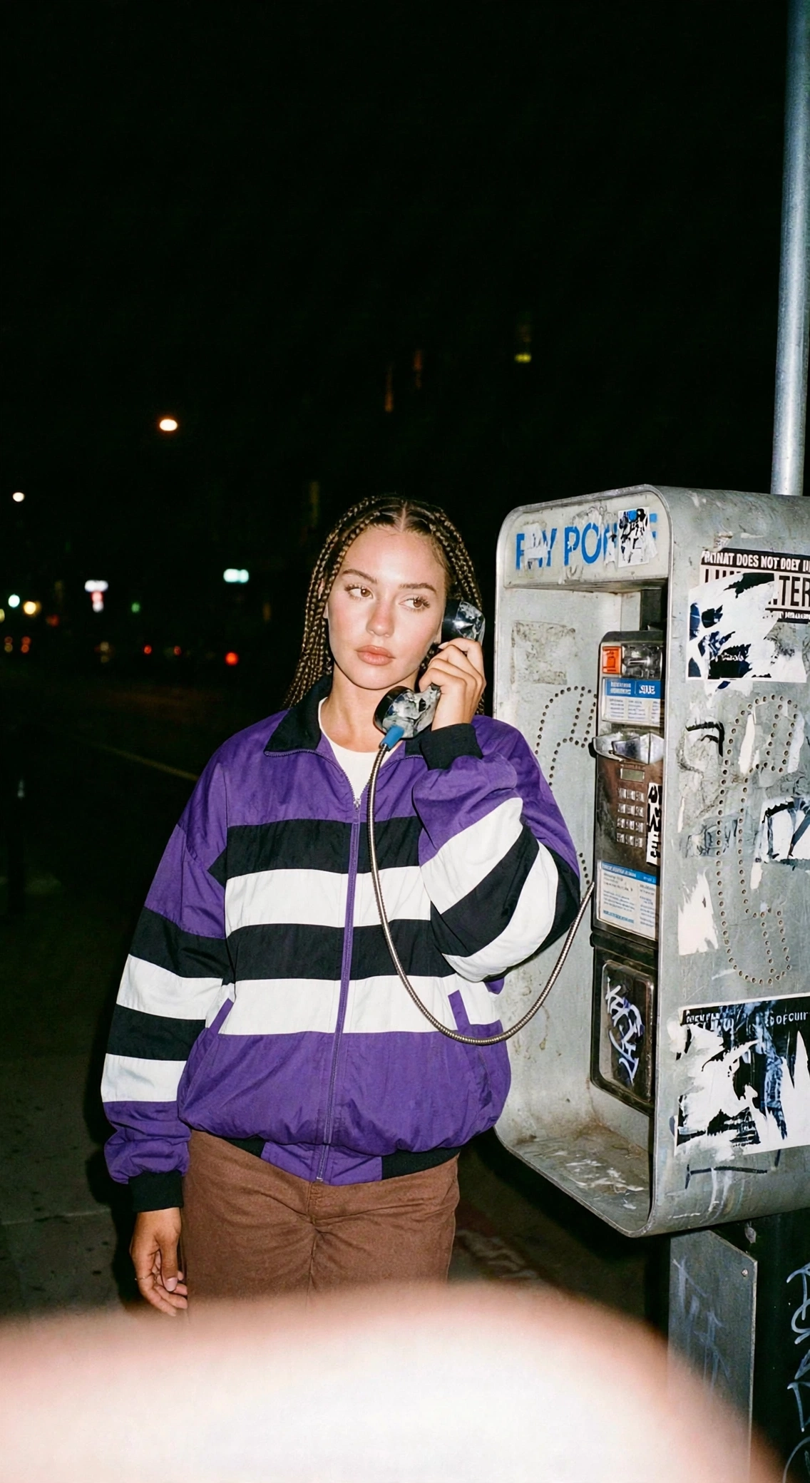 Produktbild einer Retro-Trainingsjacke – Freisteller-Alternative für Shop und Feed
