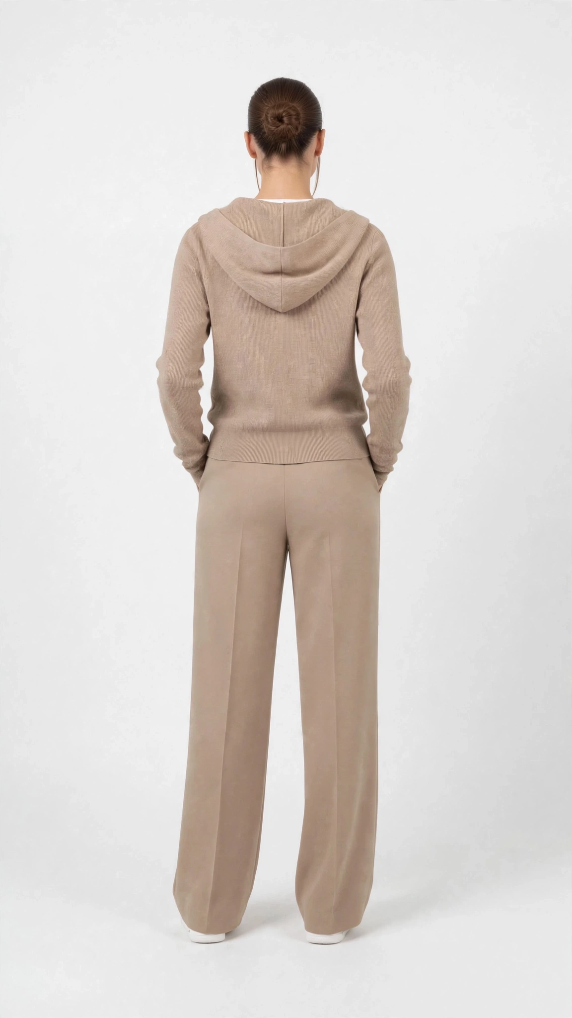 Rückansicht eines Outfits – Produktfoto für die vollständige Bildstrecke